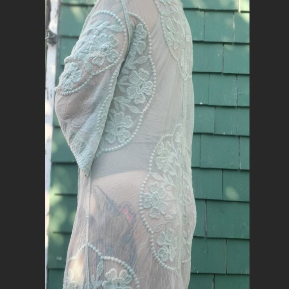 Embroidered Kimono - Picture 3 of 4